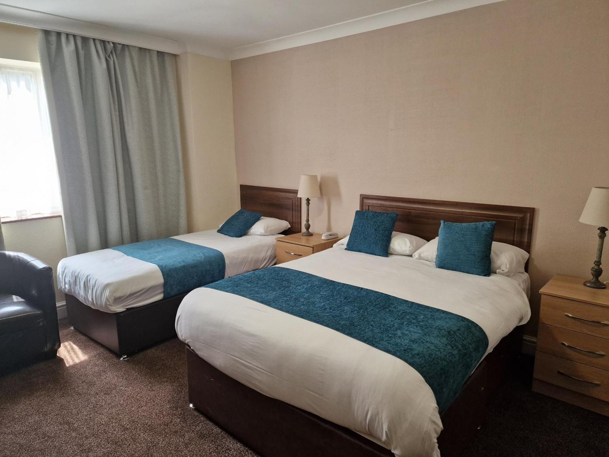 Royal Court & Hotel 3*